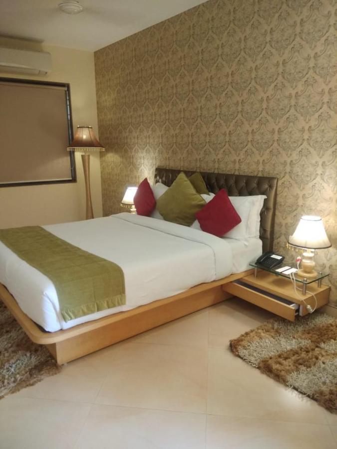 Meritas Seawind Beach Resort, Shrivardhan Luaran gambar