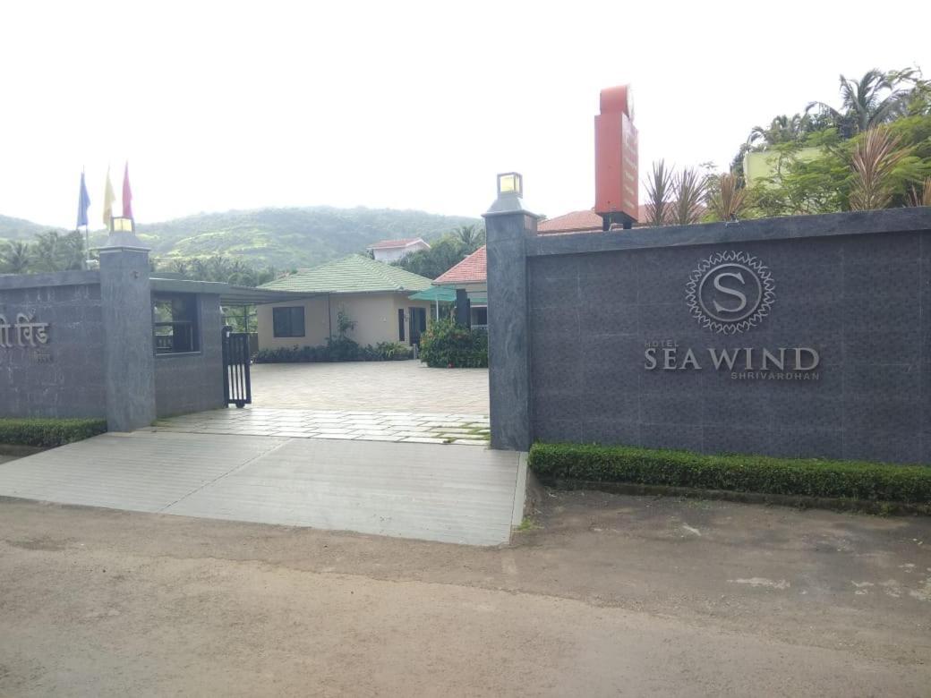 Meritas Seawind Beach Resort, Shrivardhan Luaran gambar