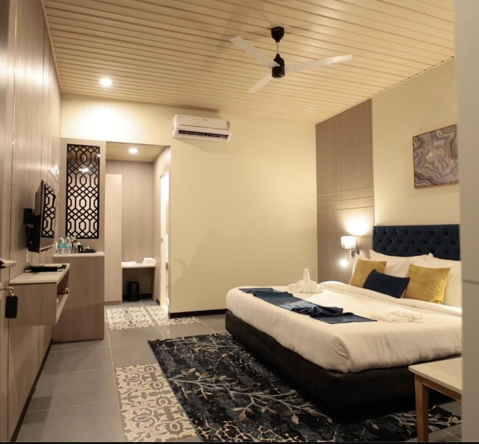 Meritas Seawind Beach Resort, Shrivardhan Luaran gambar